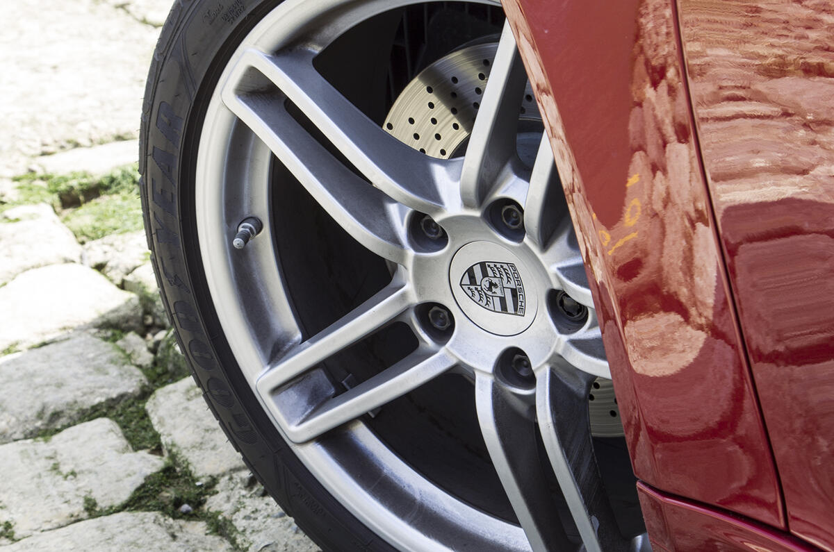 Sports car showdown - Jaguar F-type versus Porsche 911 Targa