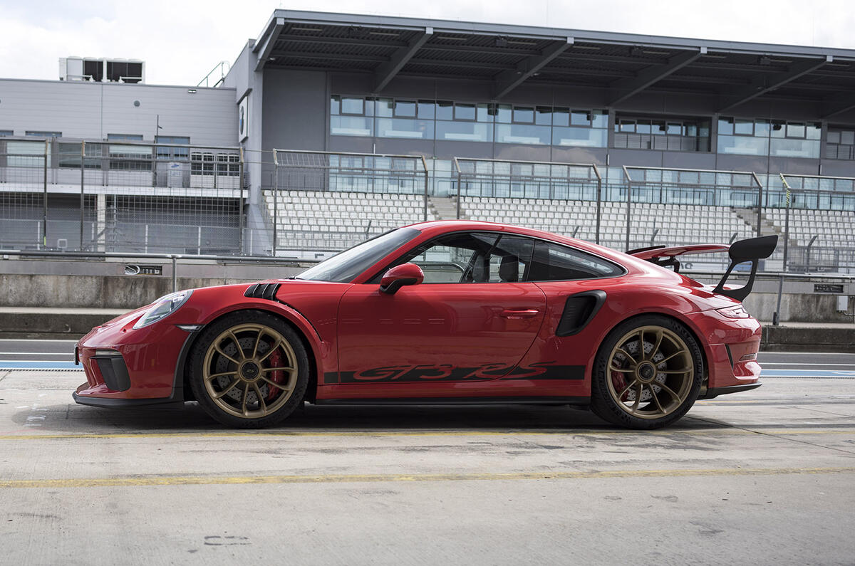 Porsche 911 GT3 RS 2018 review static side