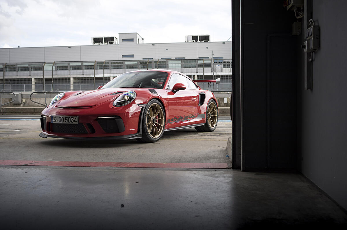 Porsche 911 GT3 RS 2018 review static hero