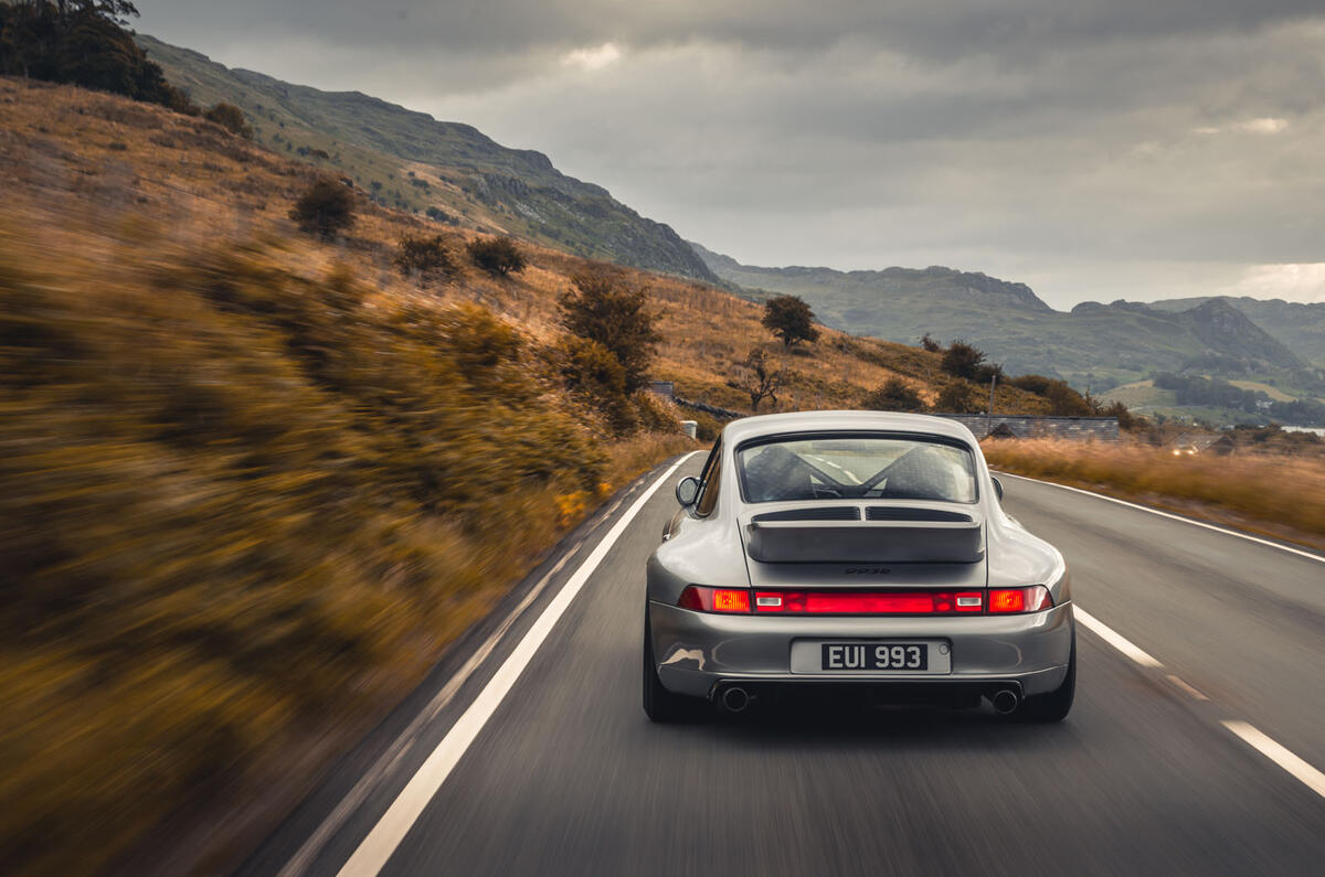 993r 2022 009 rear tracking 993r 2022 009 rear tracking