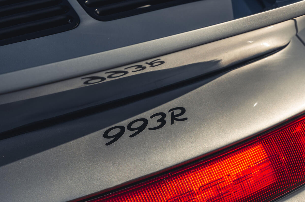993r 2022 014 badge 993r 2022 014 badge