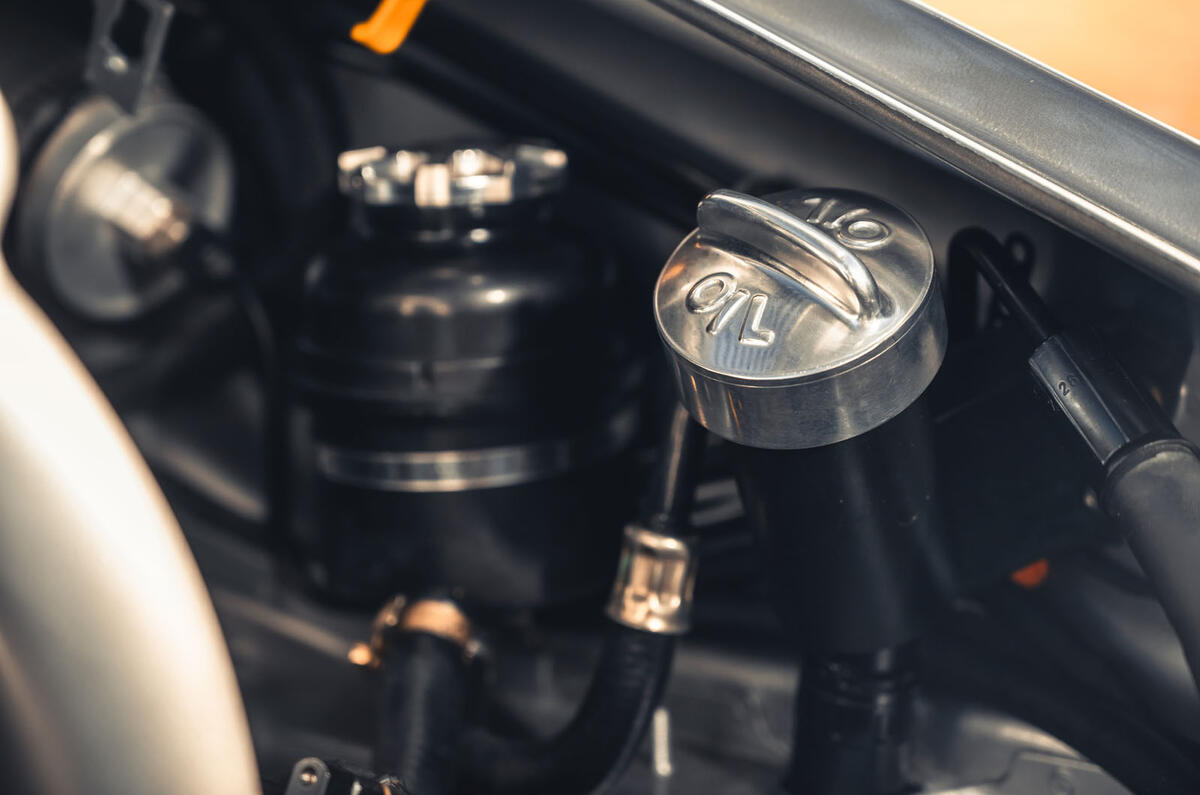 993r 2022 018 oil cap 993r 2022 018 oil cap