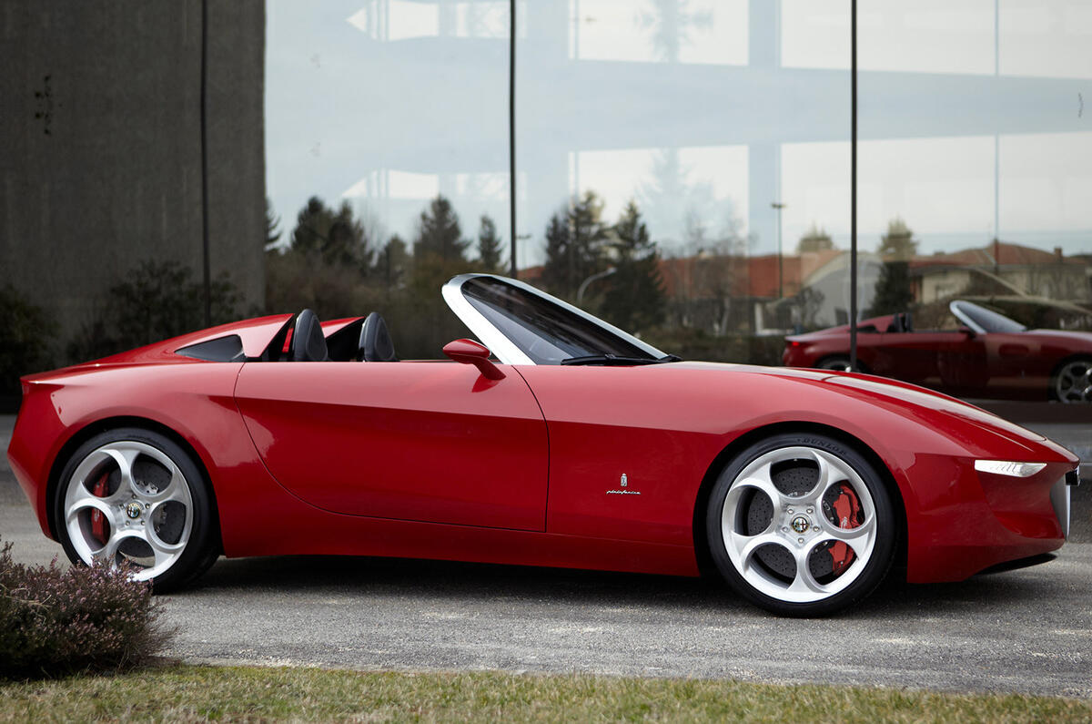 Alfa Romeo Spider revealed