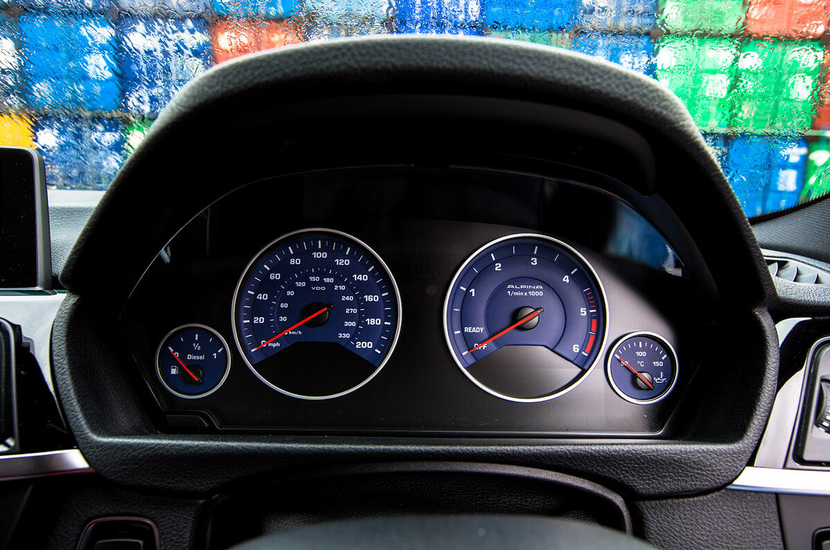 Alpina D3's blue instrument cluster