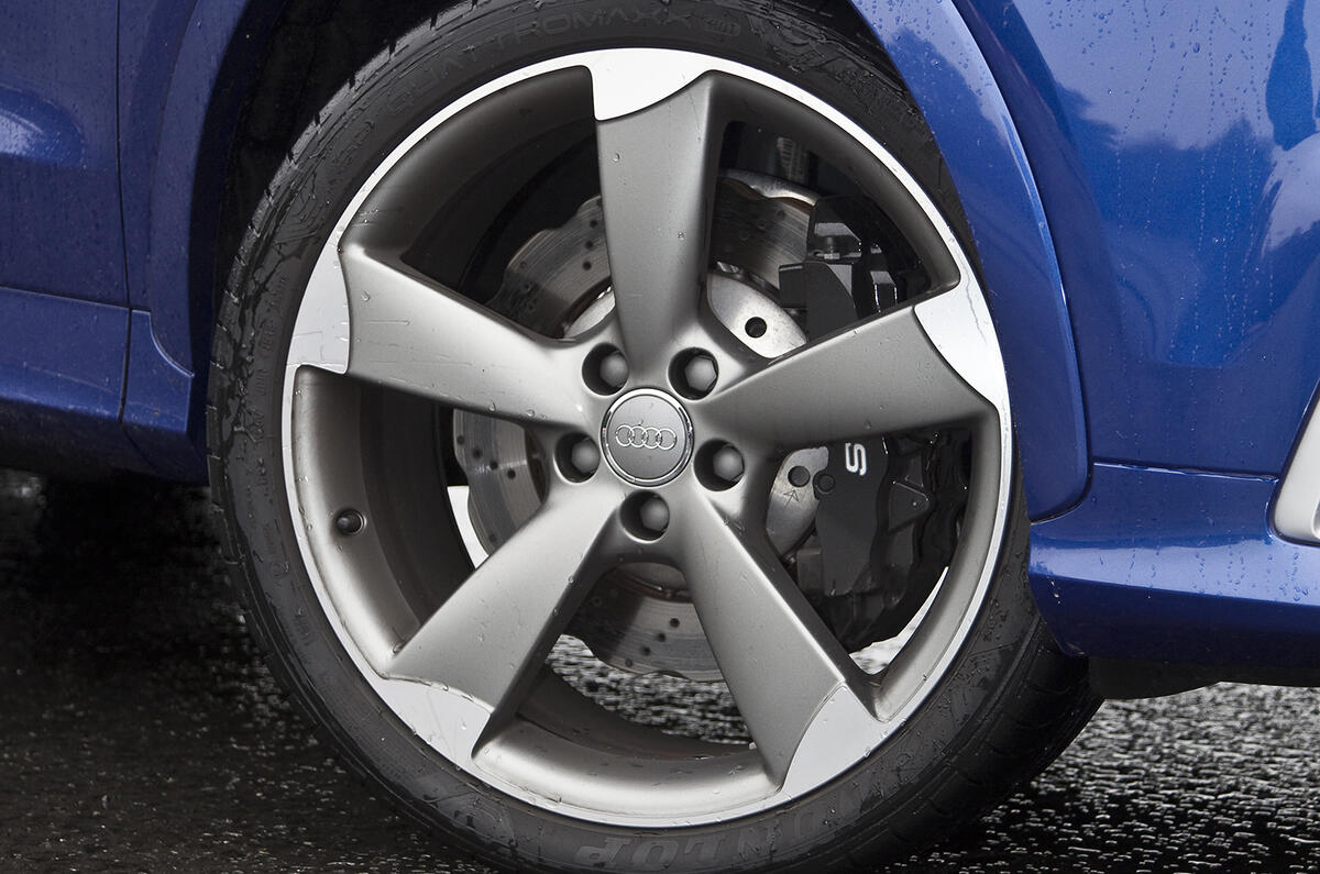 Audi RS Q3 19in alloys