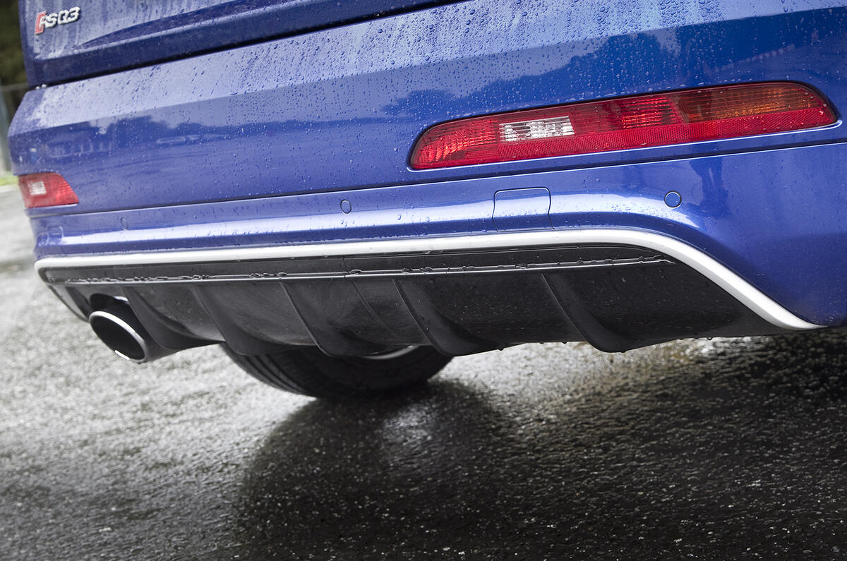 Rear diffuser on the RS Q3