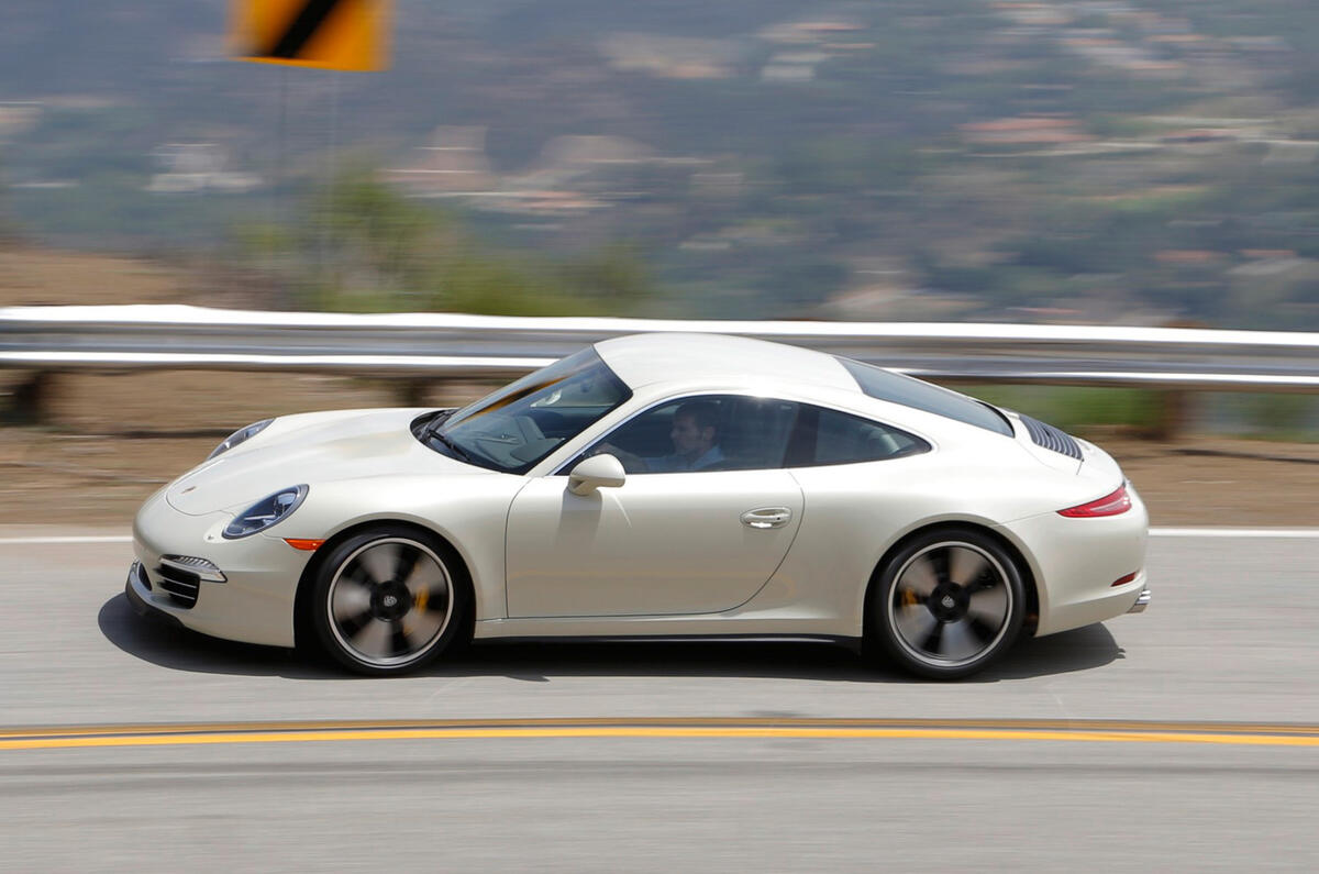 Comparison: new BMW i8 vs Porsche 911