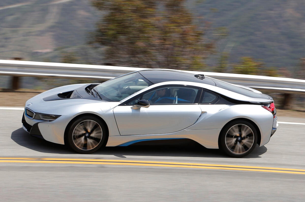 Comparison: new BMW i8 vs Porsche 911