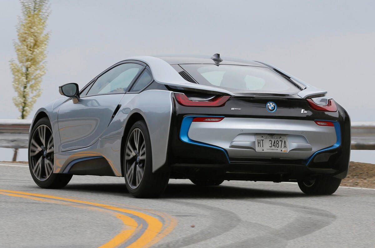 Comparison: new BMW i8 vs Porsche 911