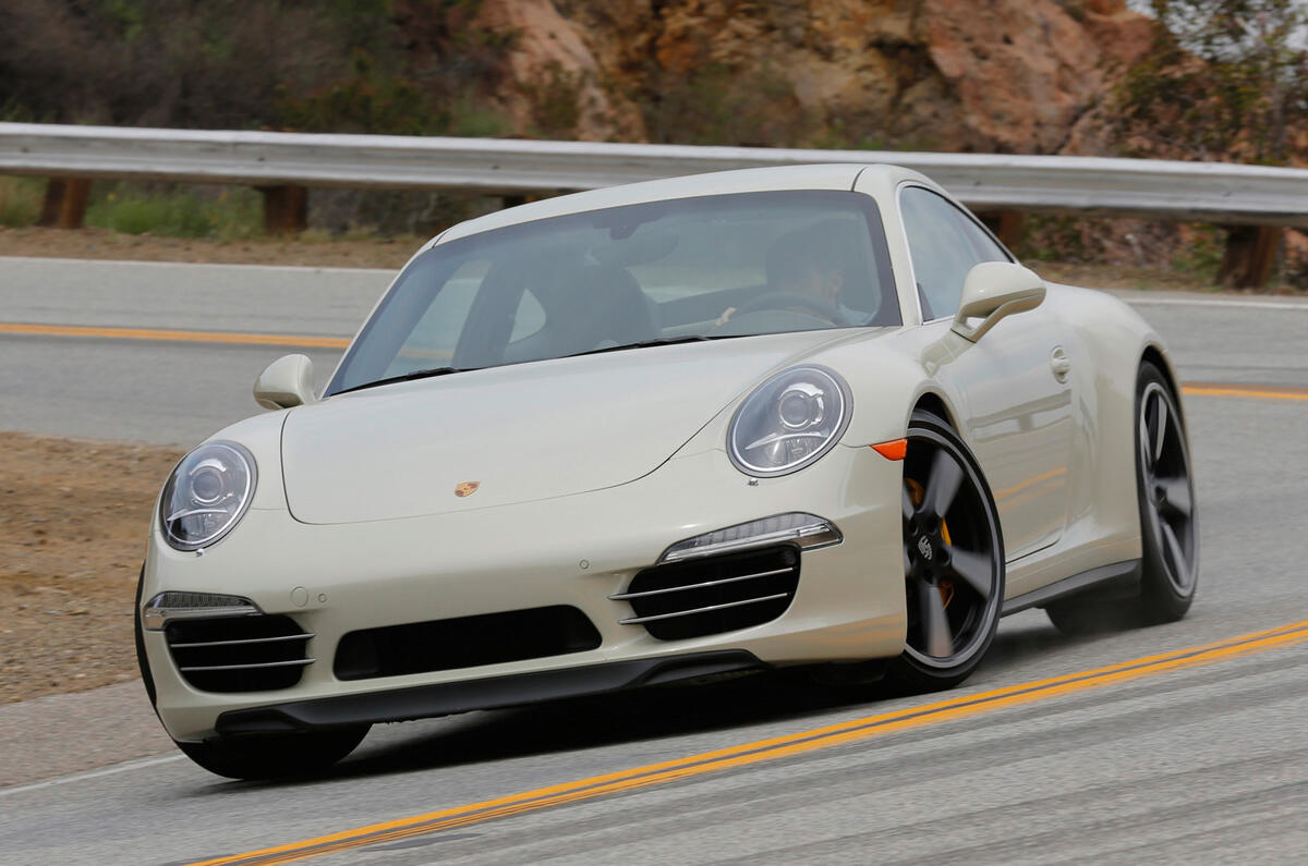 Comparison: new BMW i8 vs Porsche 911