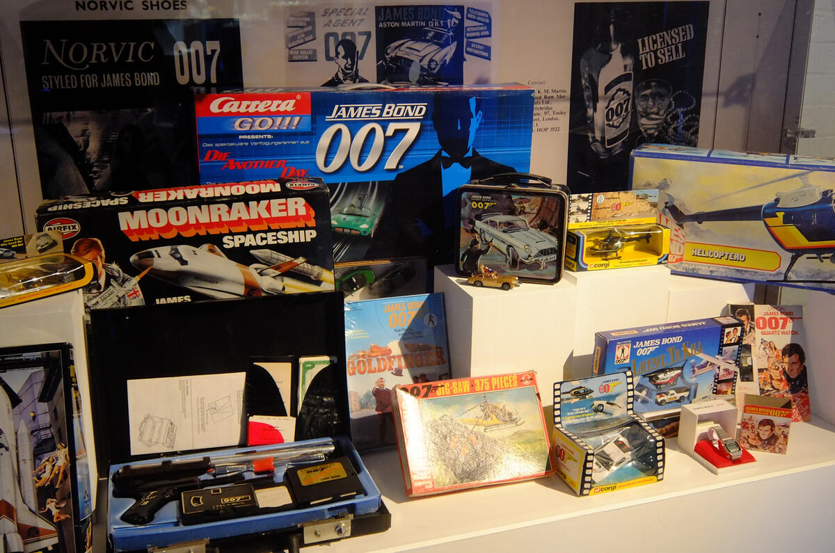 Bond in Motion - picture special