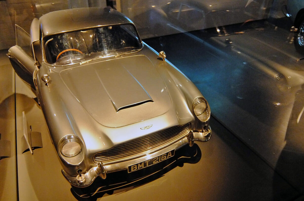 Bond in Motion - picture special