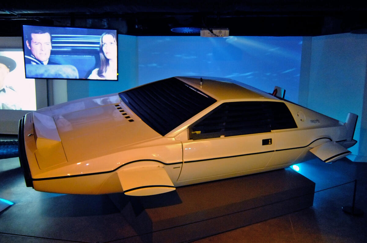 Bond in Motion - picture special