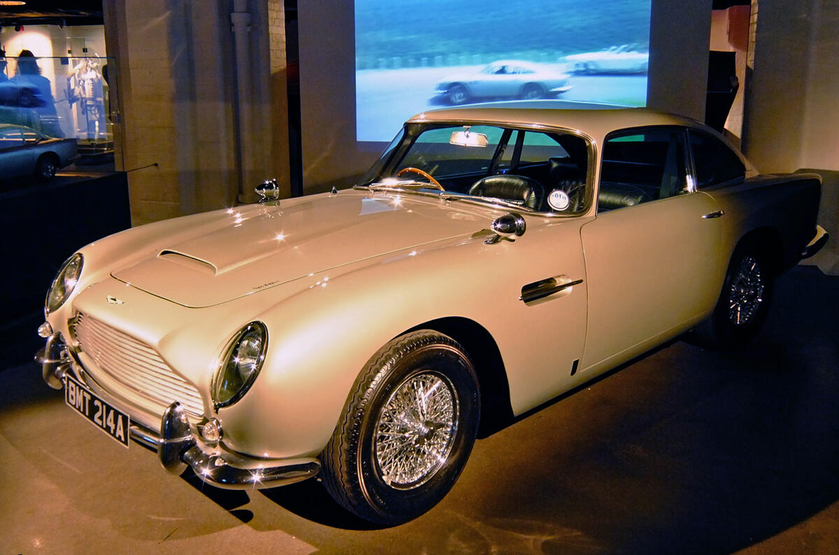 Bond in Motion - picture special