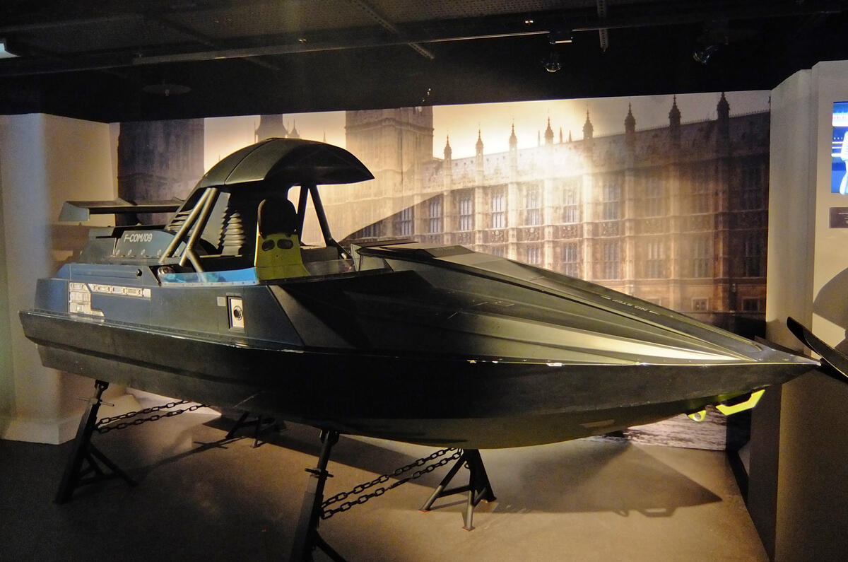 Bond in Motion - picture special