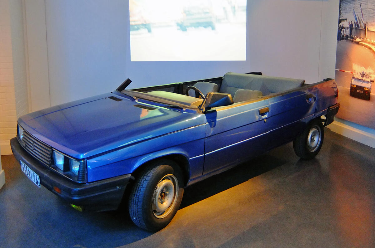 Bond in Motion - picture special