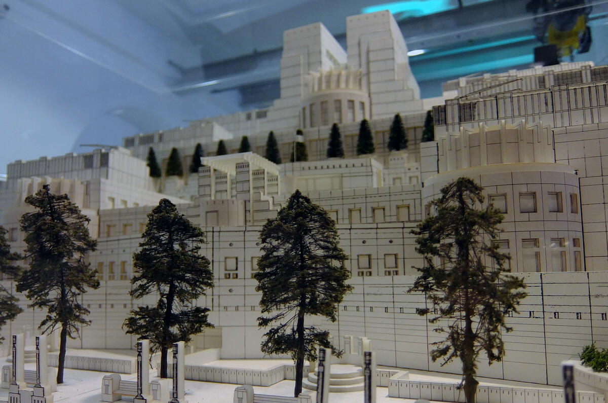 Bond in Motion - picture special