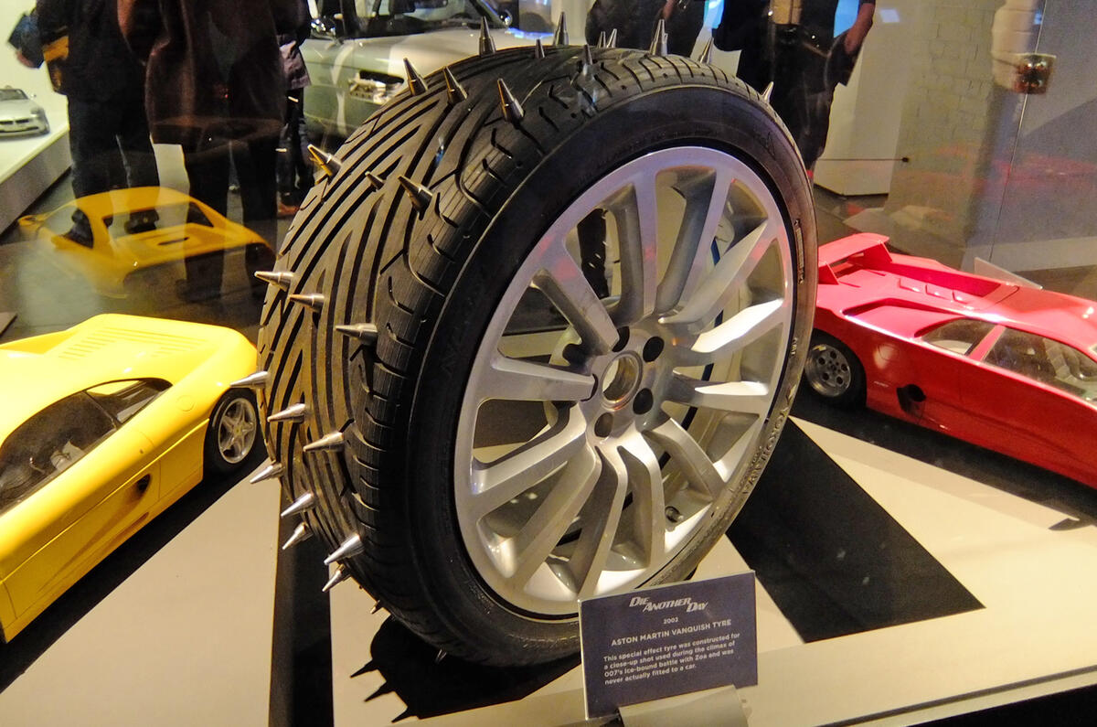 Bond in Motion - picture special