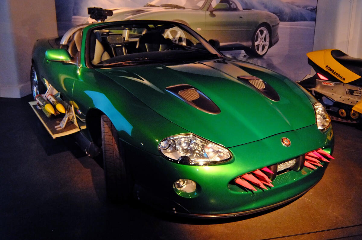 Bond in Motion - picture special