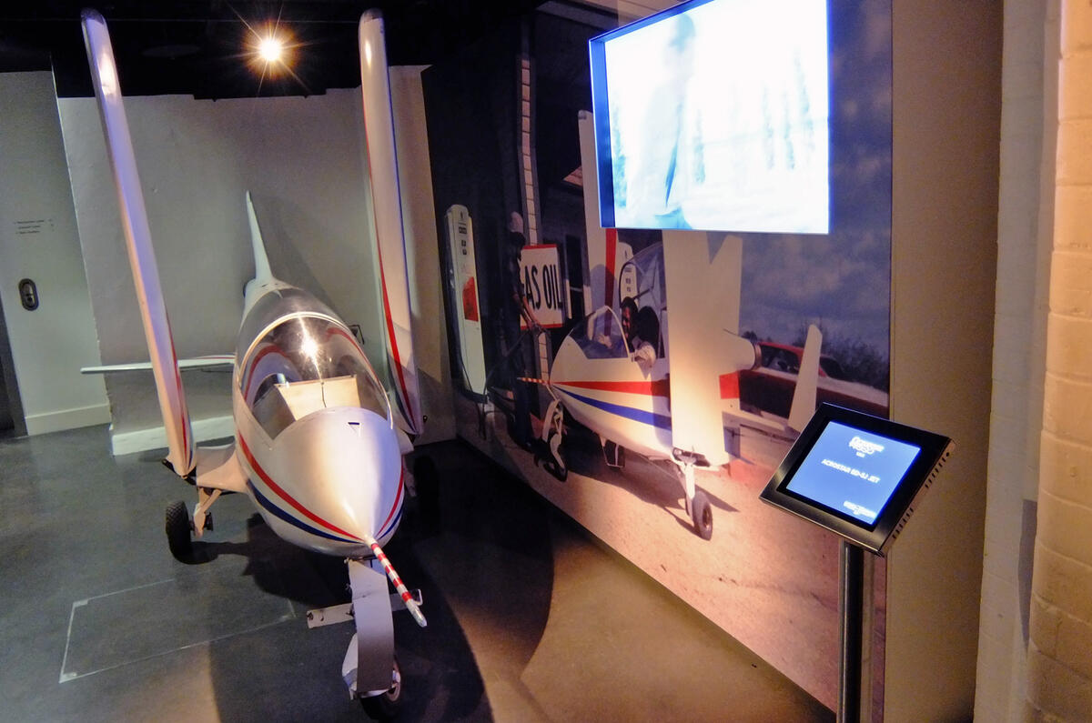 Bond in Motion - picture special