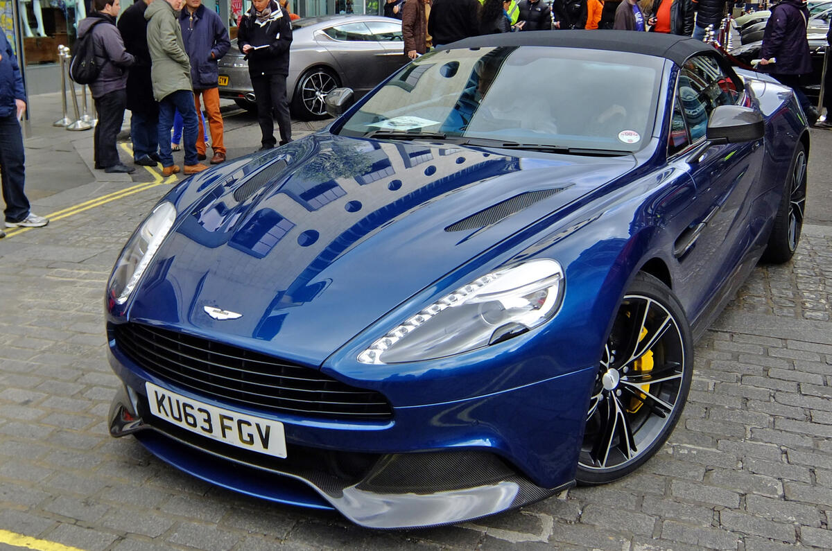 Bond in Motion - picture special