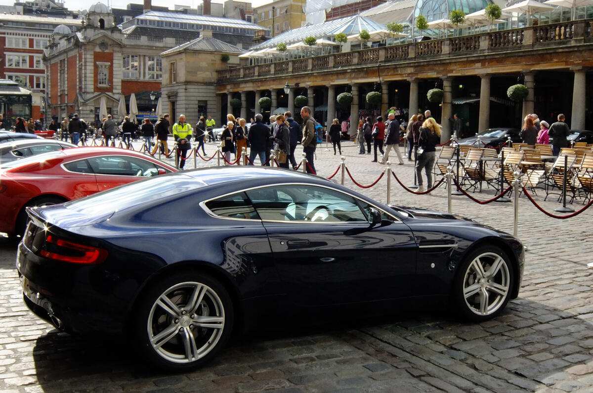 Bond in Motion - picture special