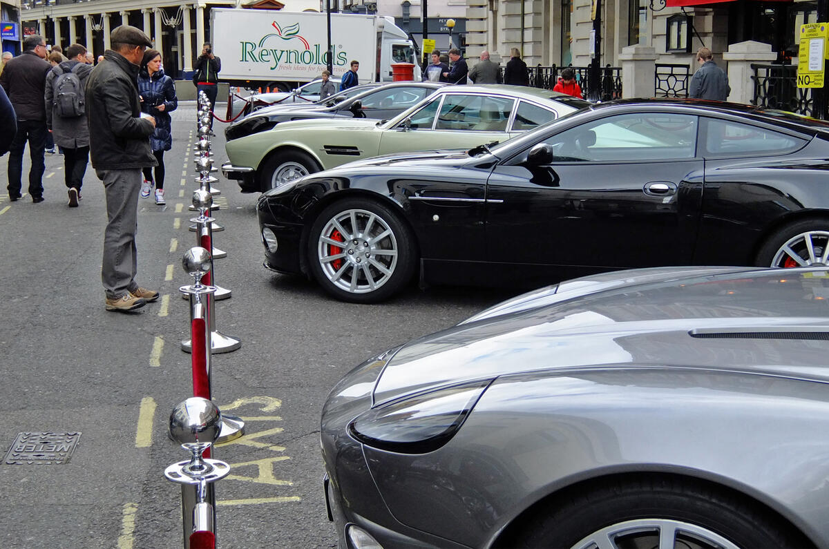 Bond in Motion - picture special