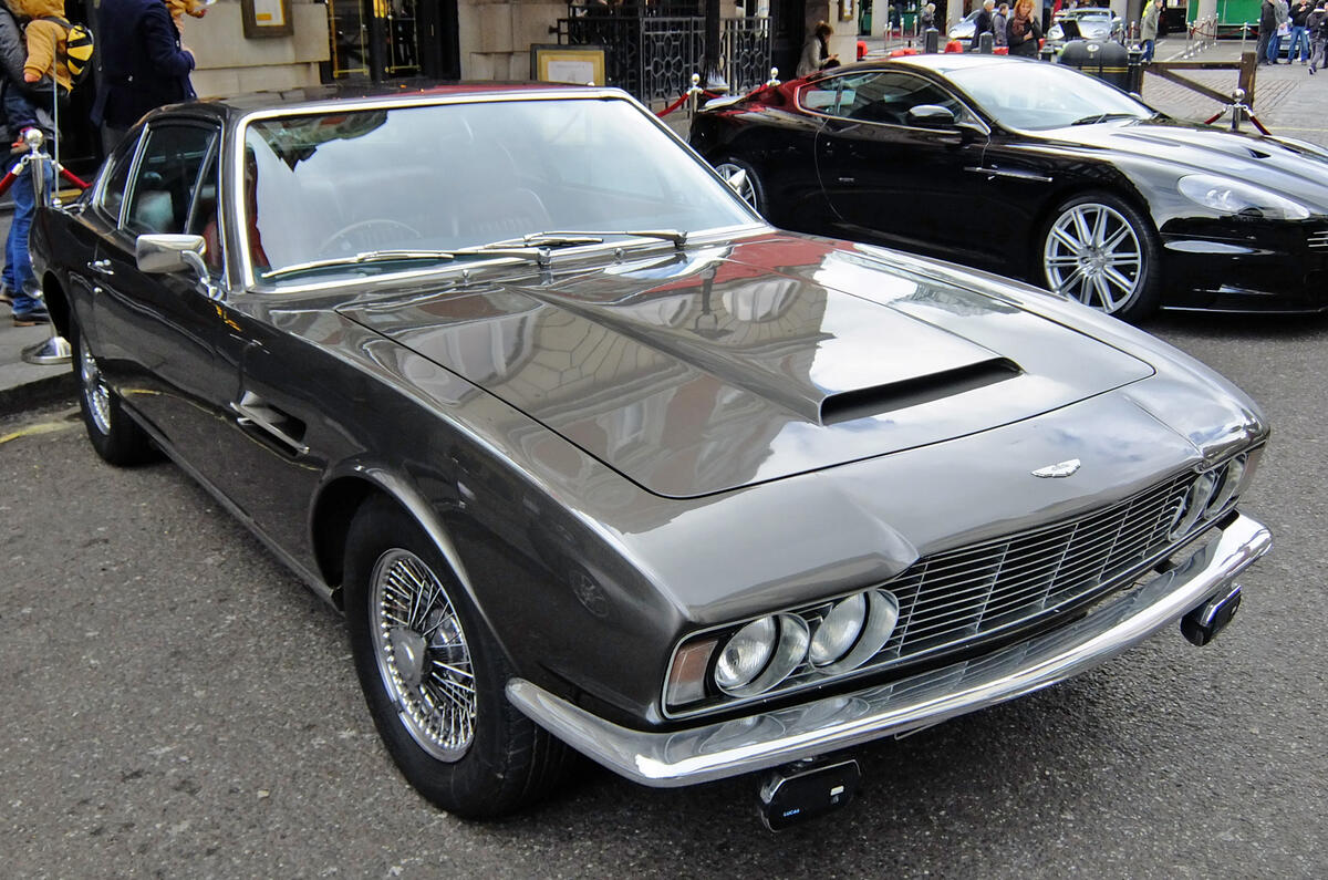 Bond in Motion - picture special