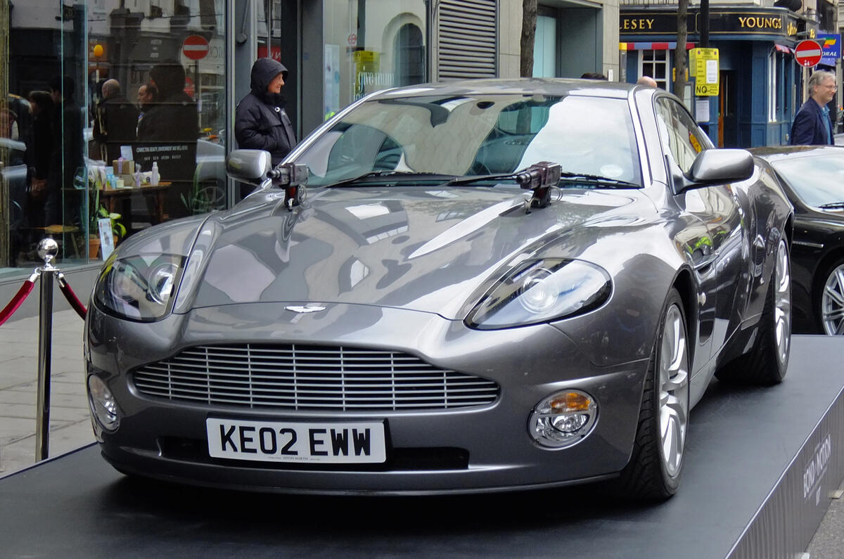 Bond in Motion - picture special