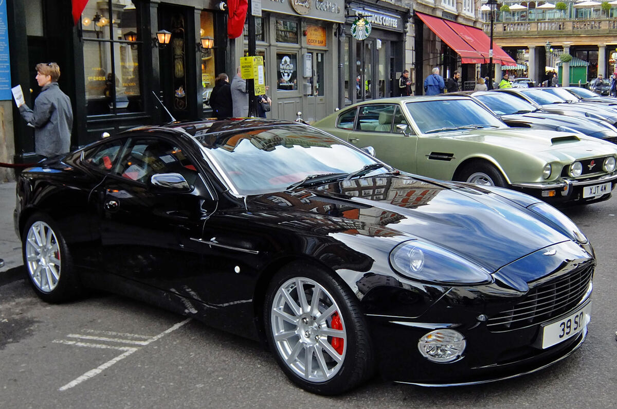 Bond in Motion - picture special