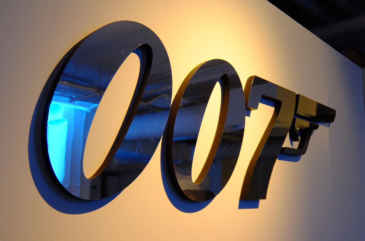 Bond in Motion - picture special