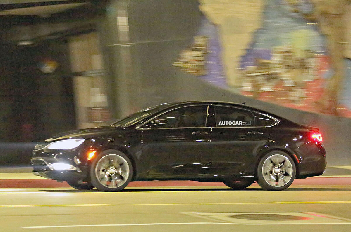 no title Chrysler 200 spotted - latest pictures