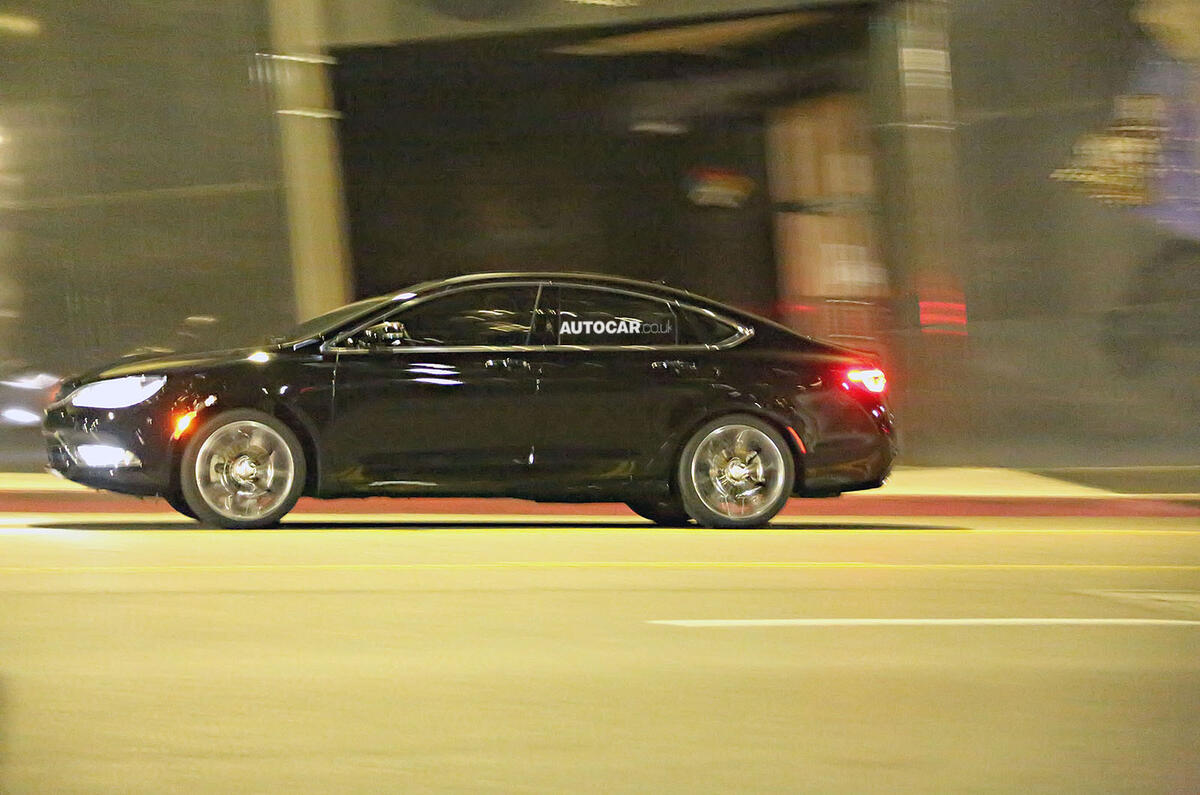 no title Chrysler 200 spotted - latest pictures