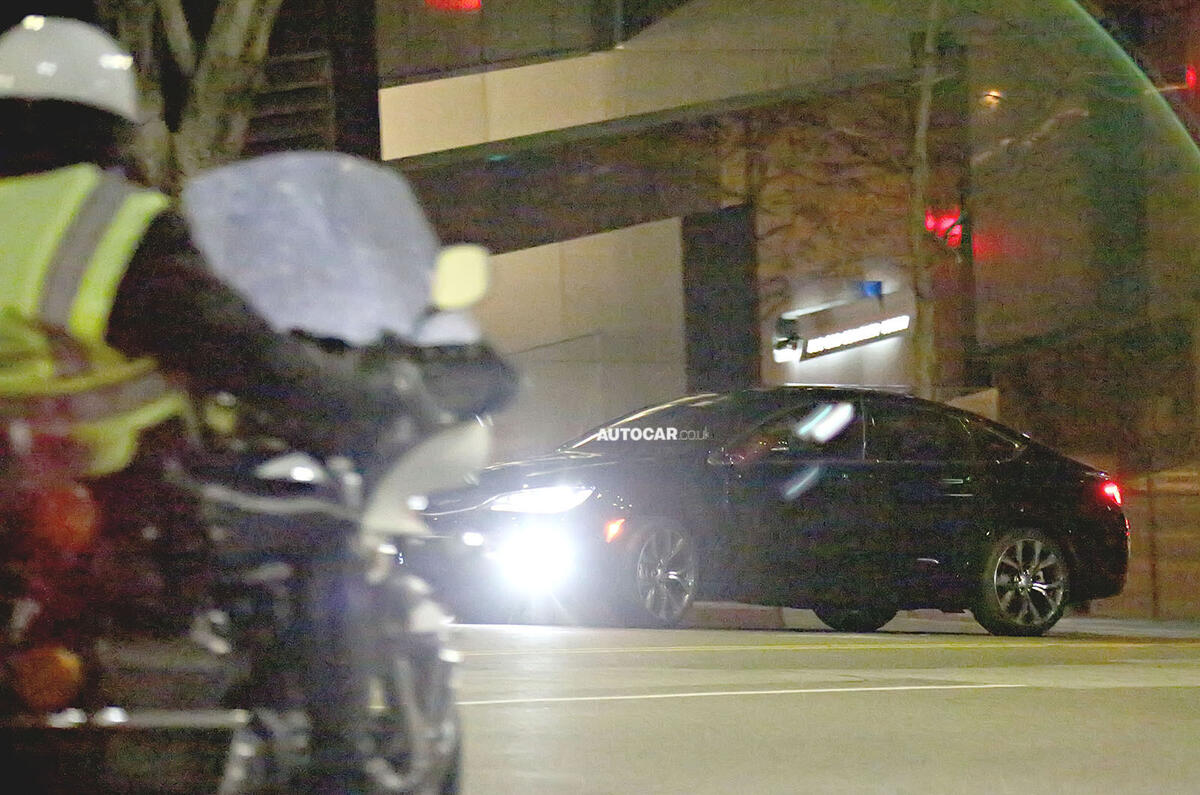 no title Chrysler 200 spotted - latest pictures