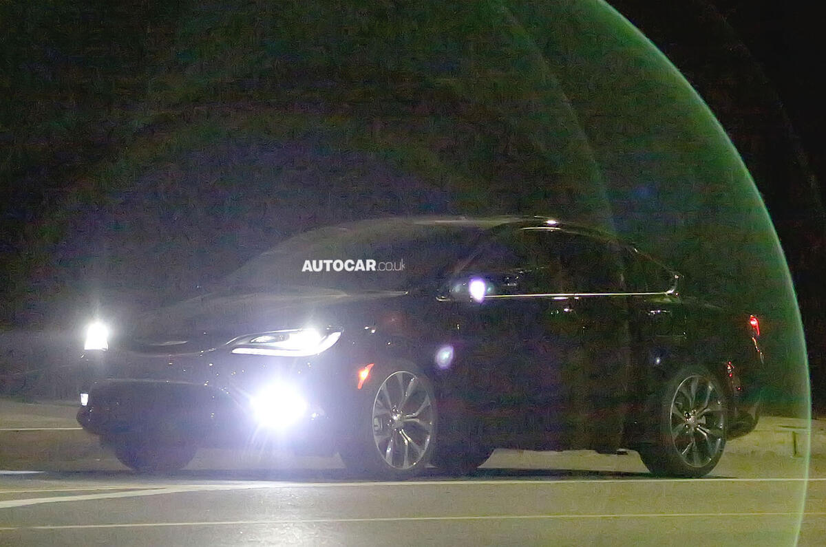 no title Chrysler 200 spotted - latest pictures