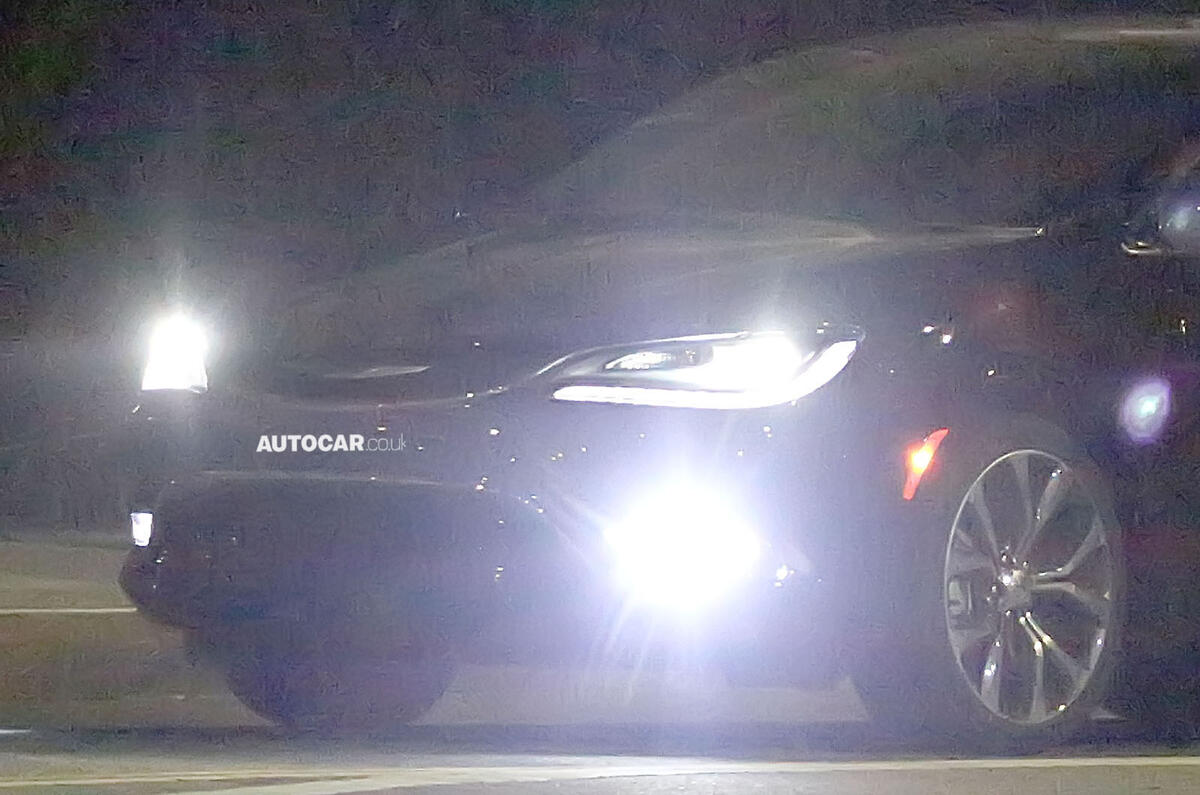 no title Chrysler 200 spotted - latest pictures
