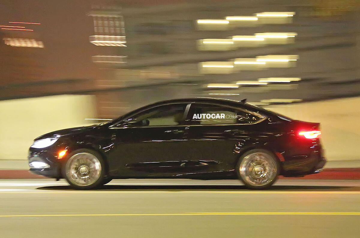 no title Chrysler 200 spotted - latest pictures