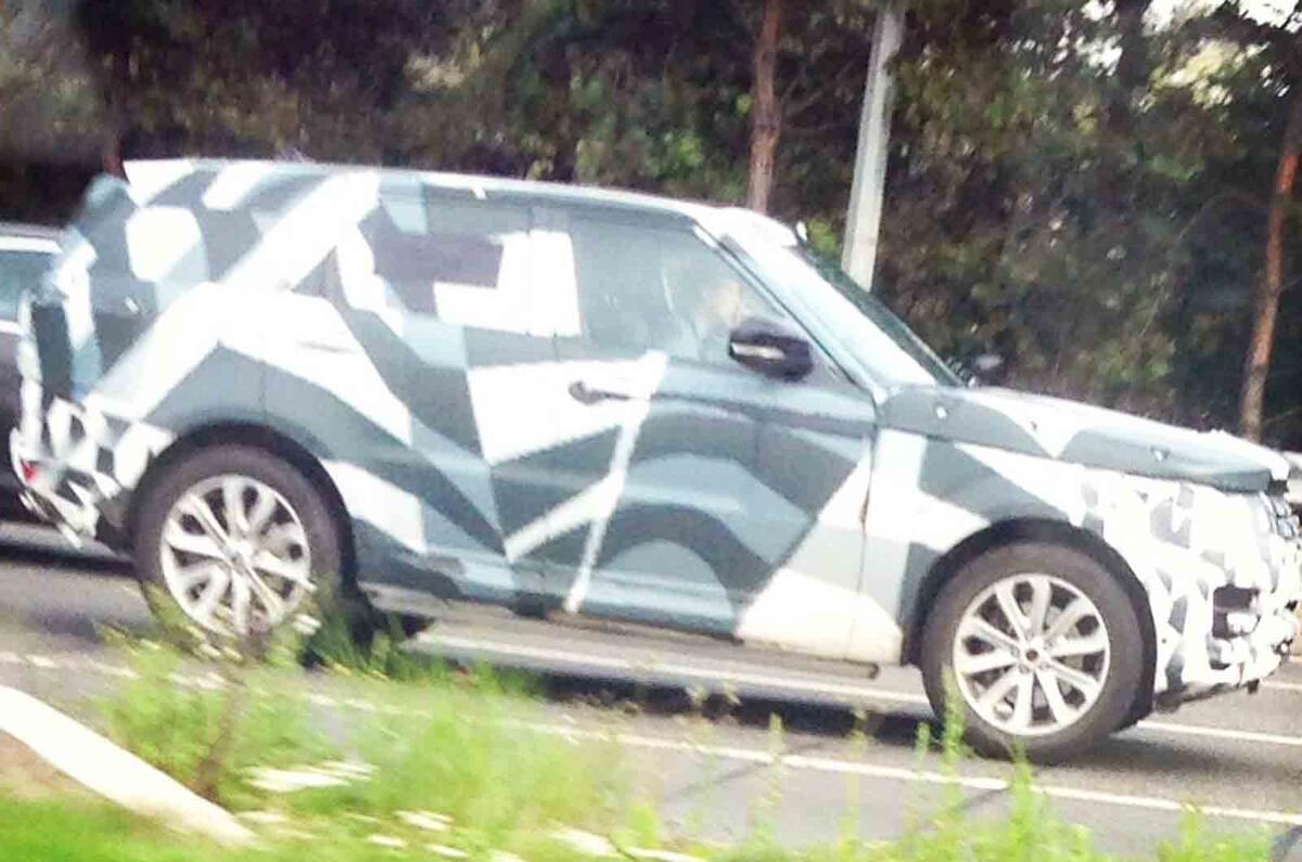 New Land Rover Discovery family due in 2015