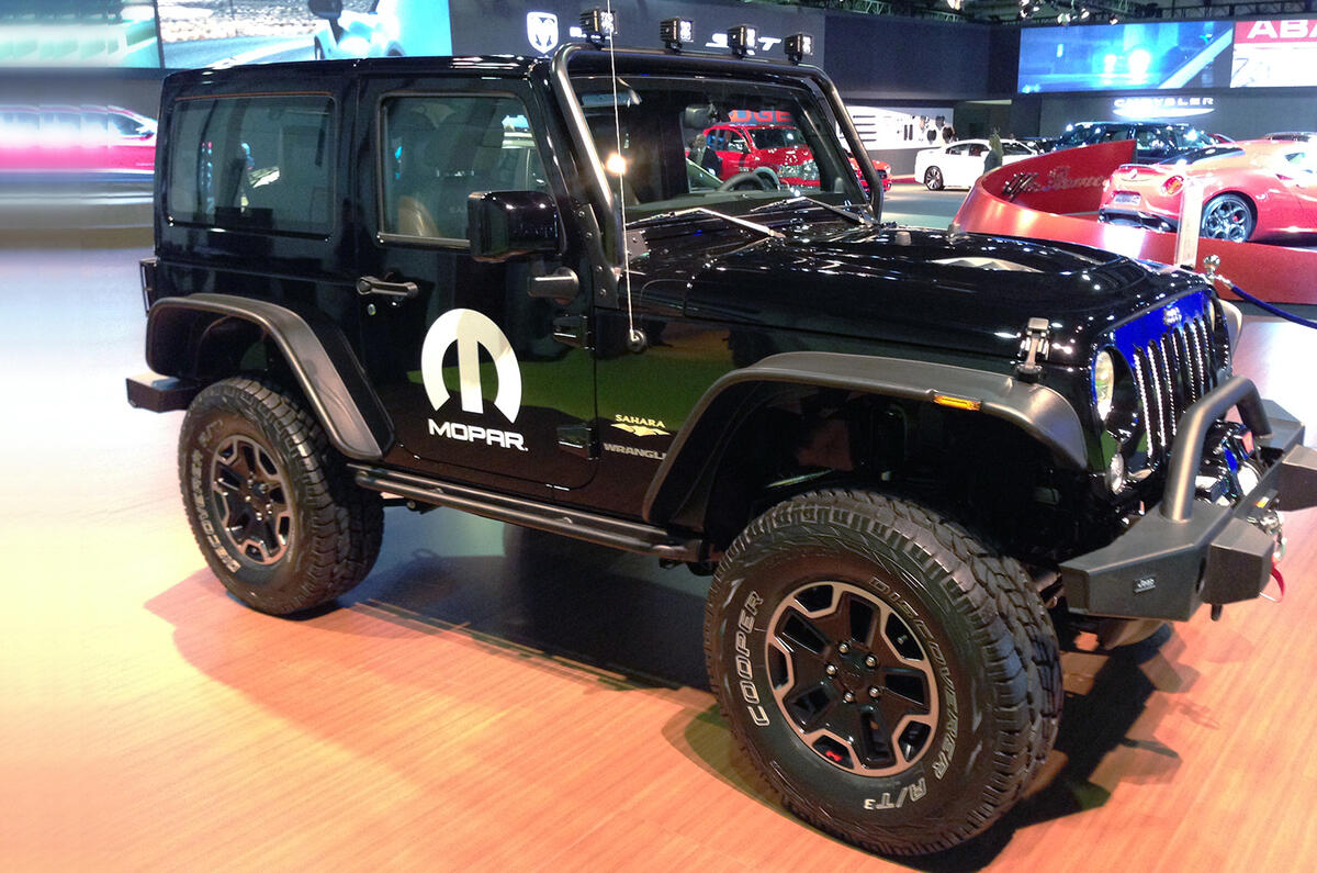 Dubai motor show 2013 show report and gallery