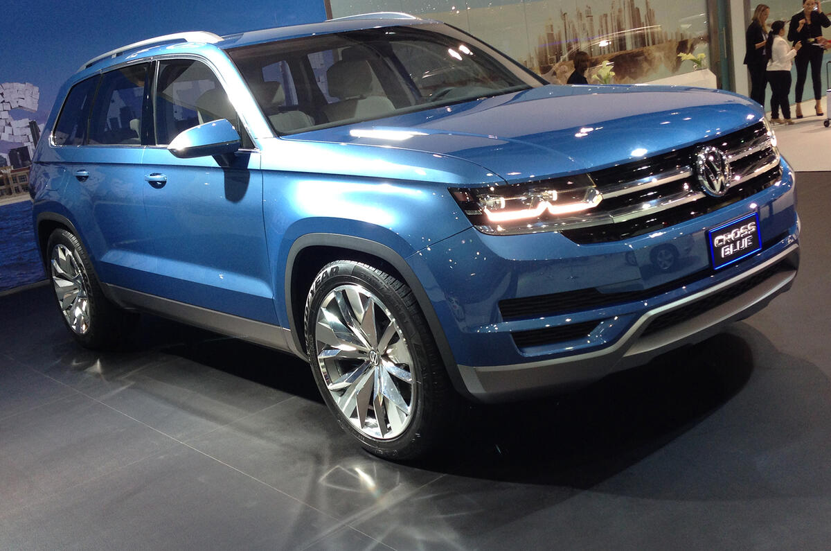 Dubai motor show 2013 show report and gallery