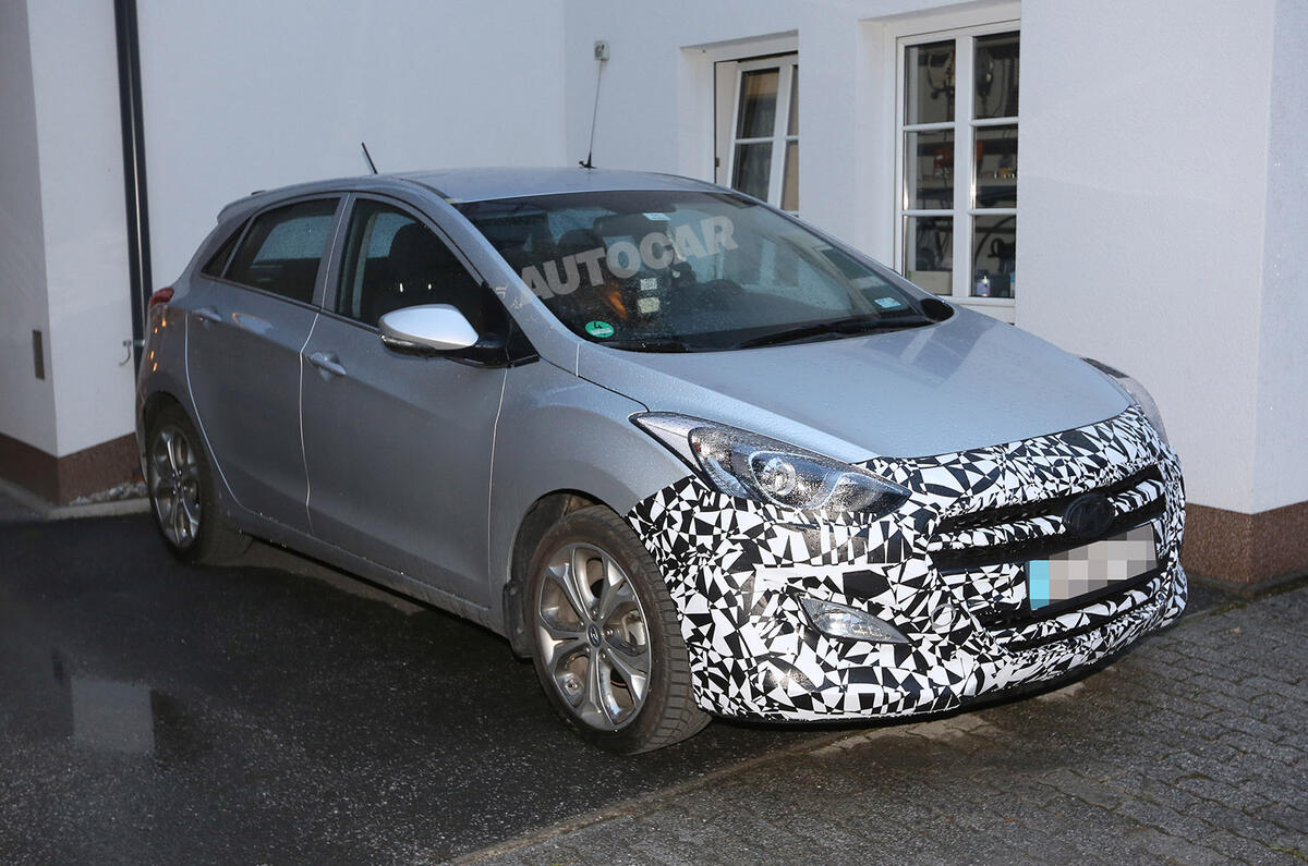 Hyundai readies facelifted i30 for 2015 launch Hyundai readies facelifted i30 for 2015 launch