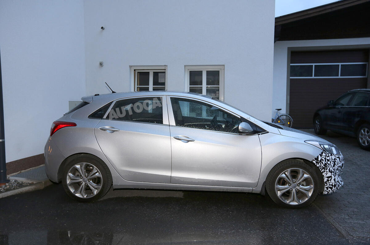 Hyundai readies facelifted i30 for 2015 launch Hyundai readies facelifted i30 for 2015 launch
