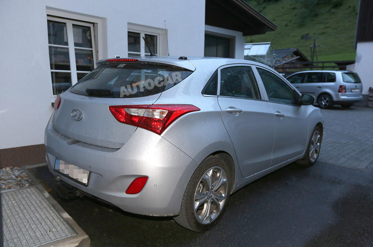 Hyundai readies facelifted i30 for 2015 launch Hyundai readies facelifted i30 for 2015 launch
