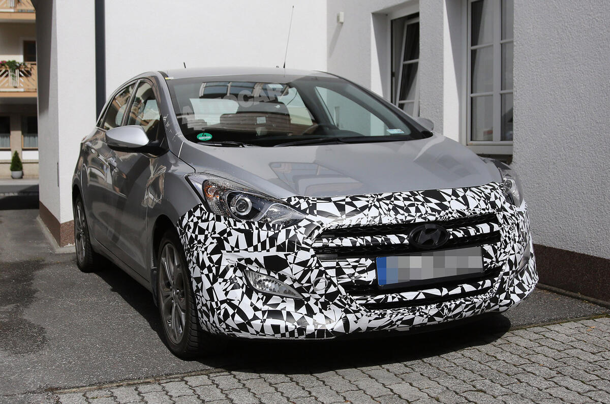Hyundai readies facelifted i30 for 2015 launch Hyundai readies facelifted i30 for 2015 launch