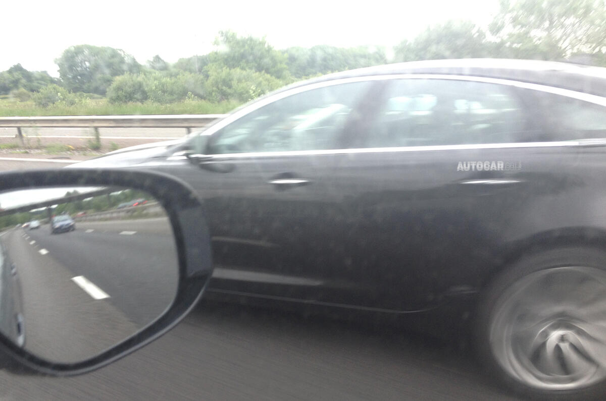 Next generation Jaguar XJ spotted testing