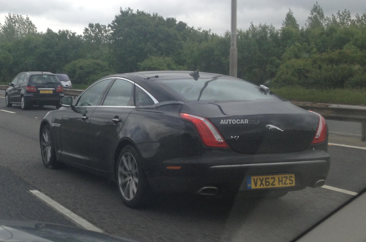 Next generation Jaguar XJ spotted testing