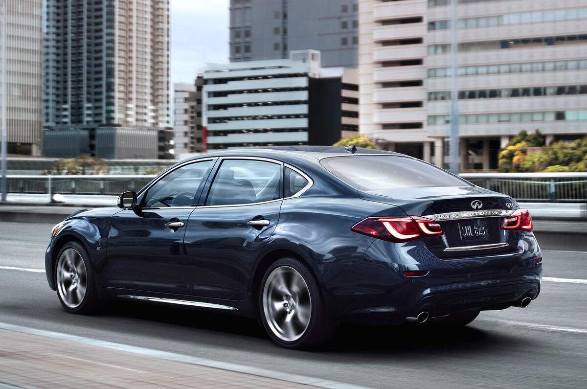 Revised Infiniti Q70 shown in New York