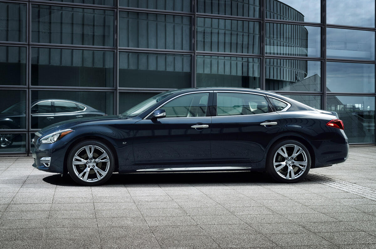 Revised Infiniti Q70 shown in New York