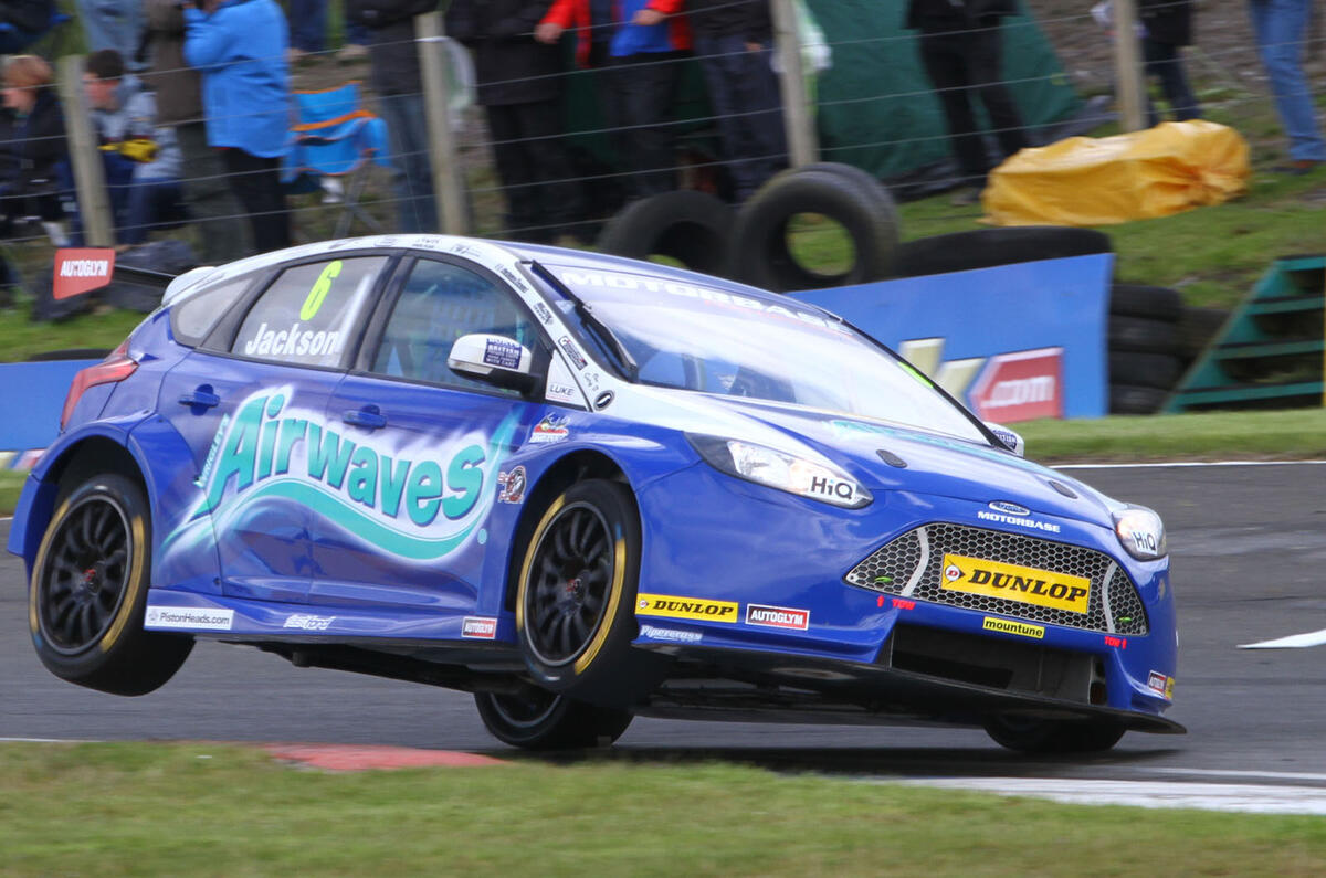 Honda, Ford and BMW share the BTCC spoils at Knockhill