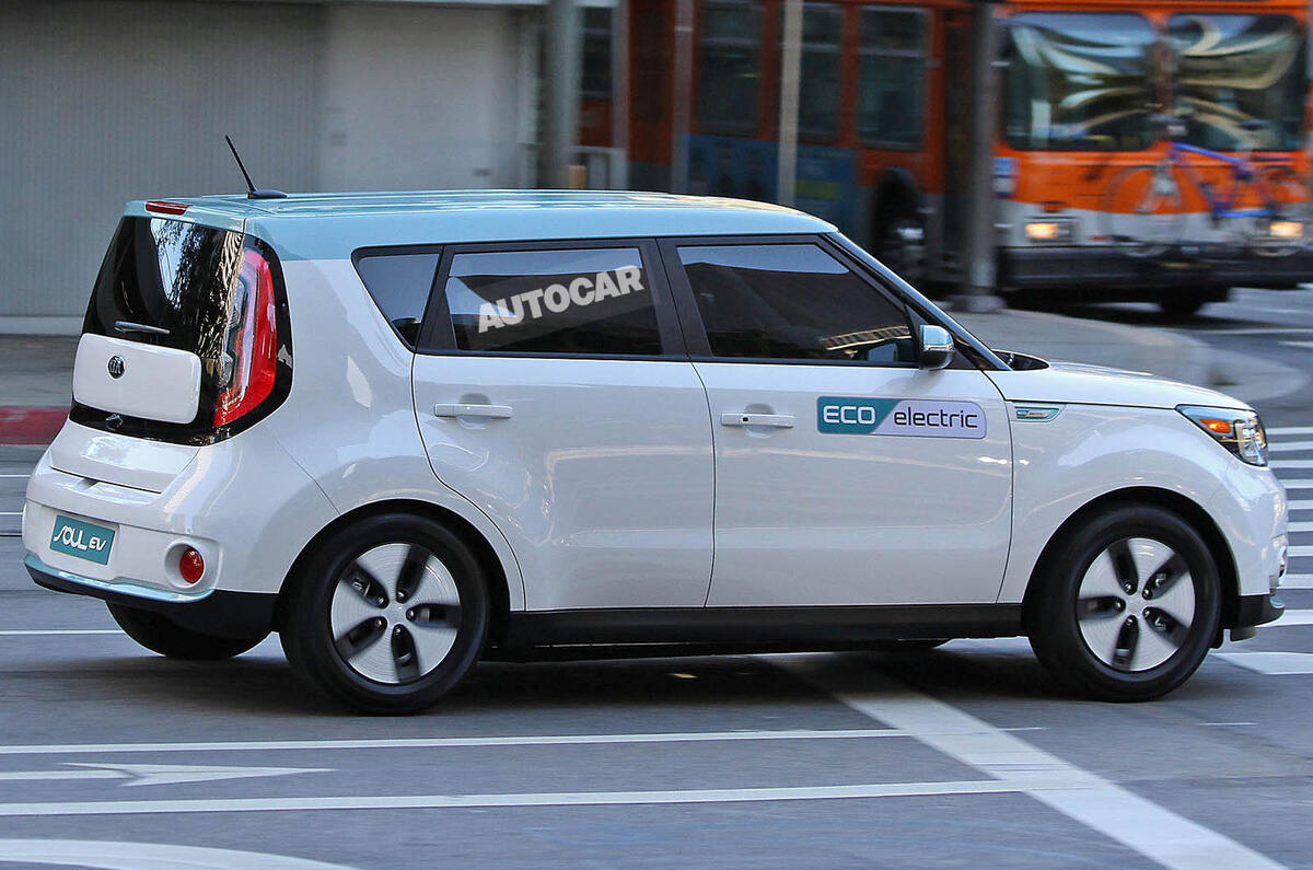 Kia&#039;s new electric Soul spied completely undisguised